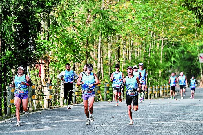 九游官方平台-越野跑、速降、漂流、穿越洞穴…… 40支队伍展开207公里极限角逐