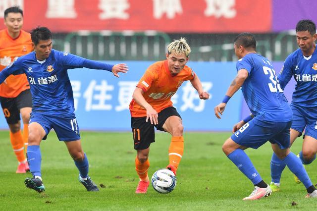 九游官方平台-武汉踢疯了！黄紫昌2场造4球 李霄鹏下轮反戈泰山